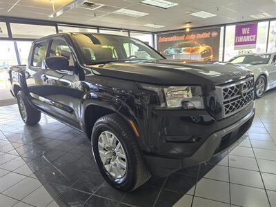 2023 Nissan Frontier SV CREW CAB PICKUP/V6   - Photo 4 - Hamilton, OH 45015