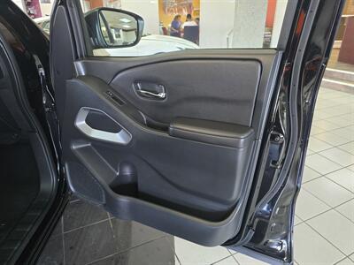 2023 Nissan Frontier SV CREW CAB PICKUP/V6   - Photo 14 - Hamilton, OH 45015