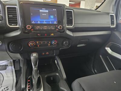 2023 Nissan Frontier SV CREW CAB PICKUP/V6   - Photo 25 - Hamilton, OH 45015