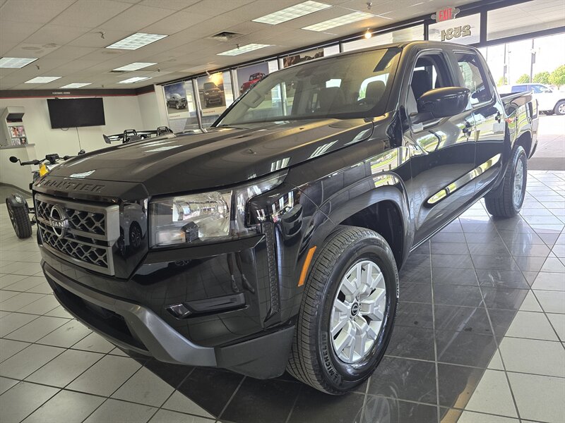 2023 Nissan Frontier SV CREW CAB PICKUP/V6   - Photo 1 - Hamilton, OH 45015