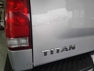 2015 Nissan Titan SV CREW CAB4X4   - Photo 26 - Hamilton, OH 45015