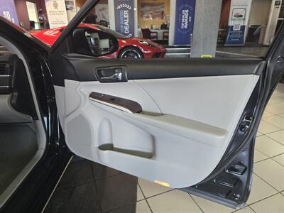 2012 Toyota Camry XLE 4DR SEDAN   - Photo 12 - Hamilton, OH 45015