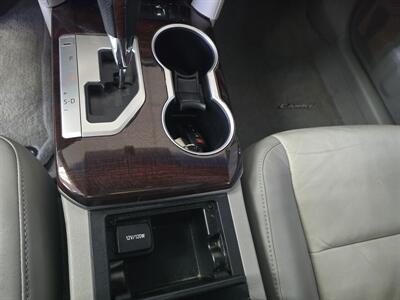 2012 Toyota Camry XLE 4DR SEDAN   - Photo 21 - Hamilton, OH 45015
