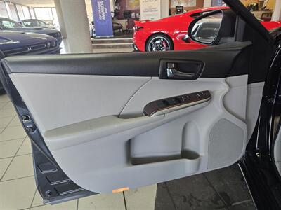 2012 Toyota Camry XLE 4DR SEDAN   - Photo 7 - Hamilton, OH 45015