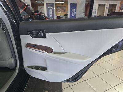 2012 Toyota Camry XLE 4DR SEDAN   - Photo 15 - Hamilton, OH 45015