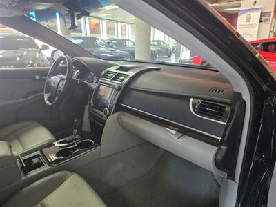 2012 Toyota Camry XLE 4DR SEDAN   - Photo 13 - Hamilton, OH 45015