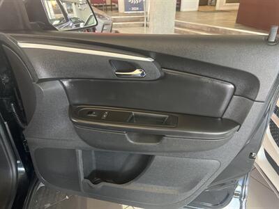 2012 Chevrolet Traverse LT   - Photo 27 - Hamilton, OH 45015