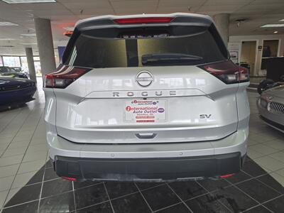 2024 Nissan Rogue SV - Photo 5 - Hamilton, OH 45015
