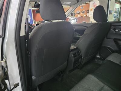 2024 Nissan Rogue SV - Photo 11 - Hamilton, OH 45015