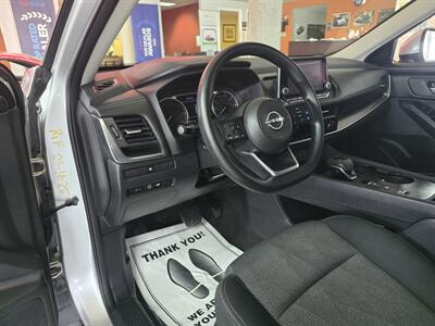 2024 Nissan Rogue SV - Photo 8 - Hamilton, OH 45015