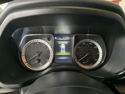 2017 Nissan Titan SV CLUB CAB 4X4   - Photo 12 - Hamilton, OH 45015