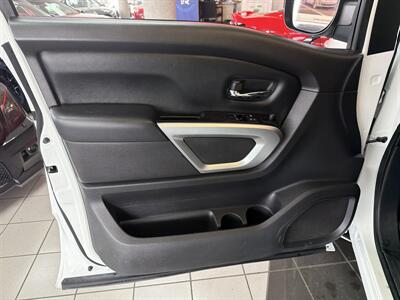 2017 Nissan Titan SV CLUB CAB 4X4   - Photo 18 - Hamilton, OH 45015