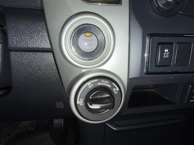 2017 Nissan Titan SV CLUB CAB 4X4   - Photo 16 - Hamilton, OH 45015