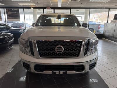 2017 Nissan Titan SV CLUB CAB 4X4   - Photo 3 - Hamilton, OH 45015