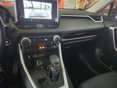 2025 Toyota RAV4 XLE   - Photo 21 - Hamilton, OH 45015
