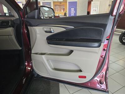 2017 Honda Ridgeline RTL- 4DR CREW CAB   - Photo 13 - Hamilton, OH 45015