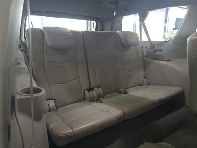 2015 Cadillac Escalade ESV LUXURY4DR SUV 4X4   - Photo 20 - Hamilton, OH 45015