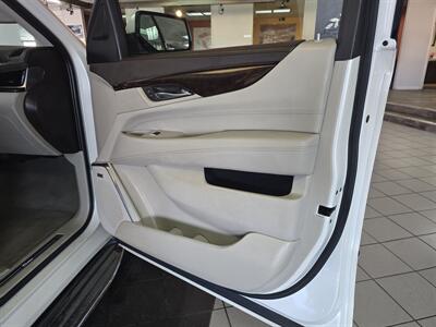 2015 Cadillac Escalade ESV LUXURY4DR SUV 4X4   - Photo 13 - Hamilton, OH 45015
