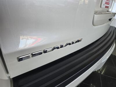 2015 Cadillac Escalade ESV LUXURY4DR SUV 4X4   - Photo 38 - Hamilton, OH 45015