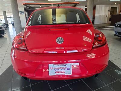 2012 Volkswagen Beetle-Classic Turbo 2DR COUPE   - Photo 6 - Hamilton, OH 45015