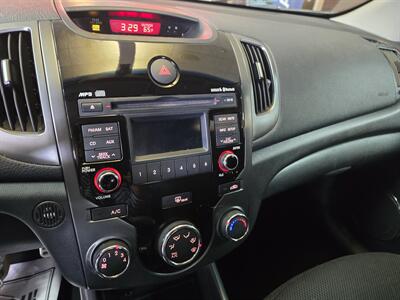 2012 Kia Forte SX 2DR COUPE   - Photo 16 - Hamilton, OH 45015
