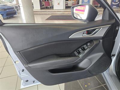 2017 Mazda MAZDA3 Sport - Photo 6 - Hamilton, OH 45015