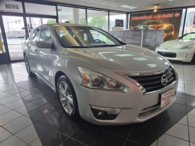 2015 Nissan Altima 2.5 SV 4DR SEDAN - Photo 7 - Hamilton, OH 45015