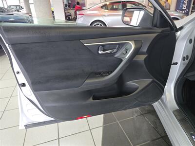 2015 Nissan Altima 2.5 SV 4DR SEDAN - Photo 9 - Hamilton, OH 45015