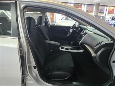 2015 Nissan Altima 2.5 SV 4DR SEDAN - Photo 14 - Hamilton, OH 45015