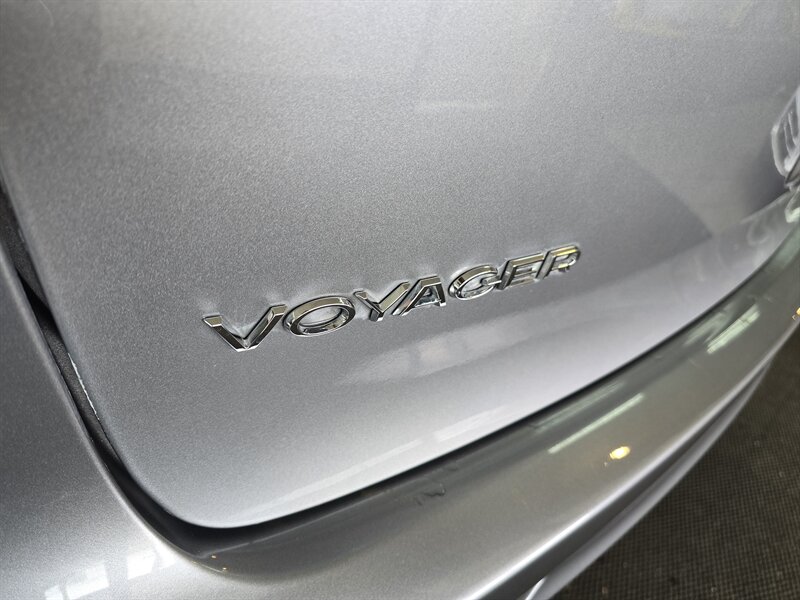 2020 Chrysler Voyager VAYAGER LX 4DR MINI-VAN photo