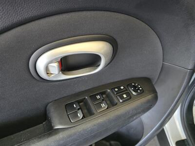 2014 Kia Soul Base 4DR CROSSOVER - Photo 16 - Hamilton, OH 45015