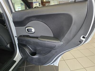 2014 Kia Soul Base 4DR CROSSOVER - Photo 14 - Hamilton, OH 45015