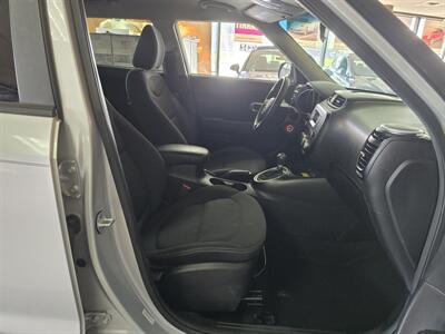 2014 Kia Soul Base 4DR CROSSOVER - Photo 13 - Hamilton, OH 45015