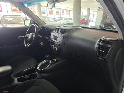 2014 Kia Soul Base 4DR CROSSOVER - Photo 12 - Hamilton, OH 45015