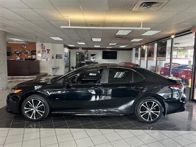 2019 Toyota Camry SE 4DR SEDAN - Photo 2 - Hamilton, OH 45015
