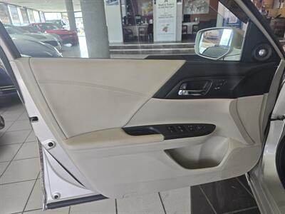 2013 Honda Accord EX-L 4DR SEDAN   - Photo 6 - Hamilton, OH 45015