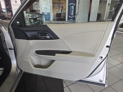 2013 Honda Accord EX-L 4DR SEDAN   - Photo 12 - Hamilton, OH 45015