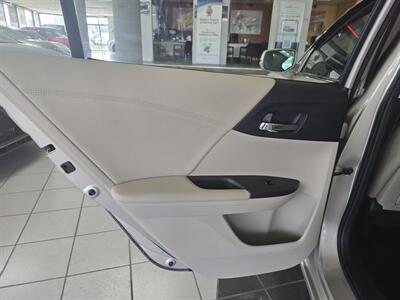 2013 Honda Accord EX-L 4DR SEDAN   - Photo 9 - Hamilton, OH 45015