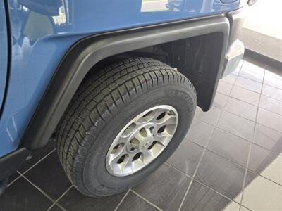 2012 Toyota FJ Cruiser Base 4DR SUV AWD   - Photo 31 - Hamilton, OH 45015