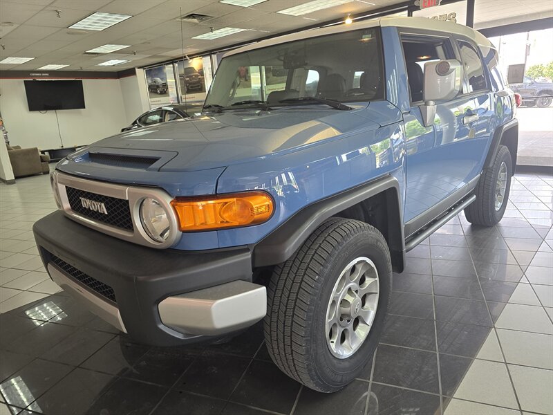 2012 Toyota FJ Cruiser Base 4DR SUV AWD   - Photo 1 - Hamilton, OH 45015