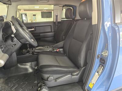 2012 Toyota FJ Cruiser Base 4DR SUV AWD   - Photo 10 - Hamilton, OH 45015