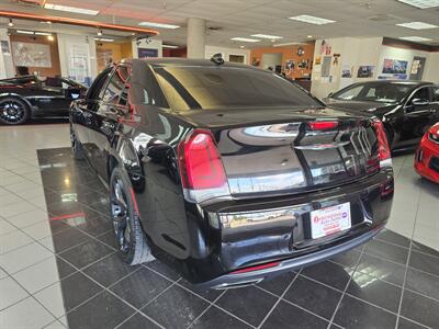 2021 Chrysler 300 Series S V6 4DR SEDAN - Photo 4 - Hamilton, OH 45015