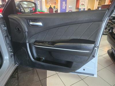 2022 Dodge Charger SXT   - Photo 11 - Hamilton, OH 45015