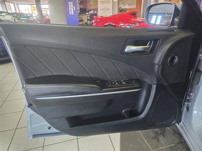 2022 Dodge Charger SXT   - Photo 6 - Hamilton, OH 45015