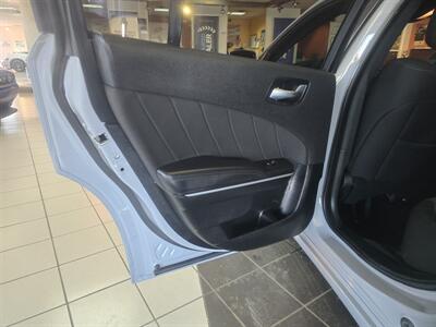 2022 Dodge Charger SXT   - Photo 9 - Hamilton, OH 45015