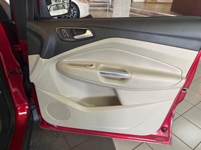 2014 Ford Escape Titanium 4DR SUV AWD   - Photo 27 - Hamilton, OH 45015