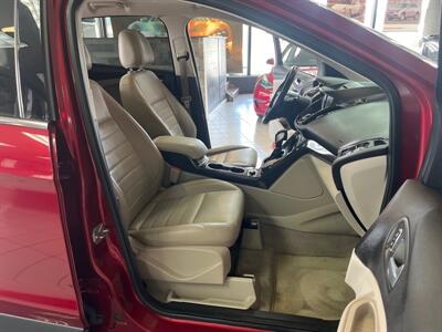 2014 Ford Escape Titanium 4DR SUV AWD   - Photo 24 - Hamilton, OH 45015