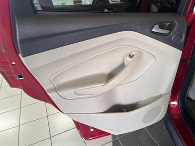 2014 Ford Escape Titanium 4DR SUV AWD   - Photo 21 - Hamilton, OH 45015