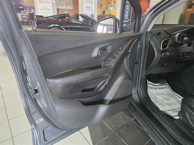 2019 Chevrolet Trax LT 4DR SUV - Photo 8 - Hamilton, OH 45015