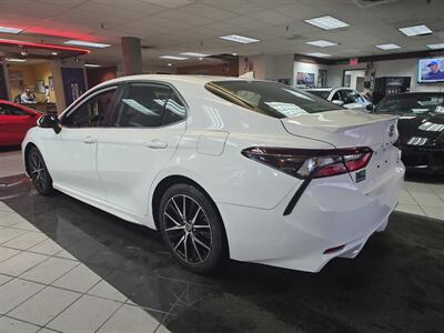 2023 Toyota Camry SE   - Photo 6 - Hamilton, OH 45015